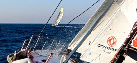 Brunel ist in Lee durchgezogen und hat wieder die Führung vor Dongfeng übernommen. © Yann Riou/Dongfeng Race Team/Volvo Ocean Race Brunel ist in Lee durchgezogen und hat wieder die Führung vor Dongfeng übernommen. © Yann Riou/Dongfeng Race Team/Volvo Ocean Race