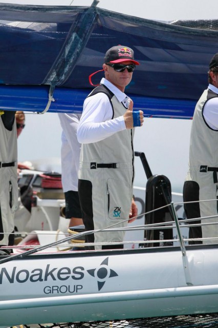 Da war noch alles in Ordnung. Oracle Skipper James Spithill beim Neujahrssegeln bevor die Palme von oben kommt. © Team Australia James Spithill