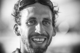 Derzeit einer der erfolgreichsten Hochseesegler der Schweiz: Simon Koster nach der Ankunft bei der Mini Transat 2013, wo er Dritter bei den Serienbooten wurde © mini transat