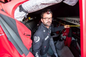 Der bisher erfolgreiche Dongfeng Navigator Pascal Bidegorry sieht sich die Etappe von Land an. © Sam Greenfield/Dongfeng Race Team/Volvo Ocean Race Dongfeng