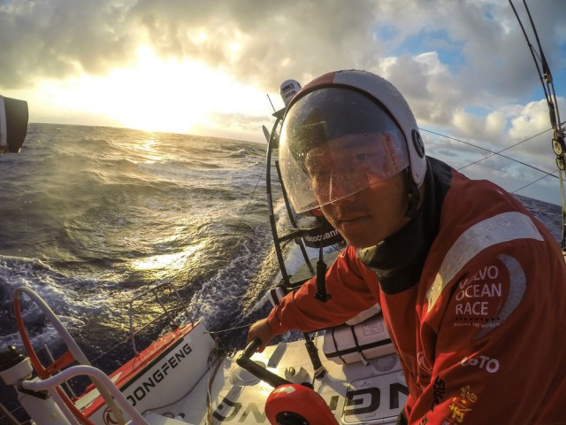 Dongfeng versucht sich wieder heranzukämpfen. © Sam Greenfield / Dongfeng Race Team / Volvo Ocean Race Volvo Ocean Race