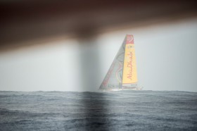 Abu Dhabi nebenan von Dongfeng. Plötzlich rauscht Walker davon. © Sam Greenfield / Dongfeng Race Team / Volvo Ocean Race Abu Dhabi nebenan von Dongfeng. Plötzlich rauscht Walker davon. © Sam Greenfield / Dongfeng Race Team / Volvo Ocean Race
