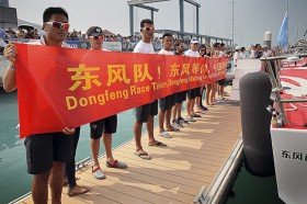 Wirkt wie befohlen: Abschied des chineschen Dongfeng Race Teams aus dem Heimhafen Sanya. Foto: Victor Fraile/Power Sport Images Wirkt wie befohlen: Abschied des chineschen Dongfeng Race Teams aus dem Heimhafen Sanya. Foto: Victor Fraile/Power Sport Images