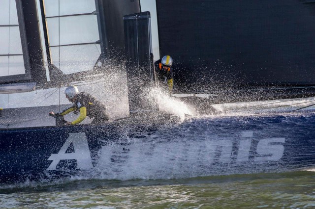 Spritzwasser bei hohem Speed auf dem ehemaligen AC Revier in San Francisco. © Sander van der Borch/Artemis Artemis Racing