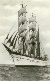 Bald wieder wie einst stolz unter Segeln unterwegs? Die Gorch Fock I in den Dreißiger-Jahren © tall-ship friends
