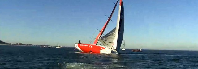Die Genuaschot scheint blockiert. der Code Zero drückt den Bug wieder auf die alte Seite. Der Zweikampf ist verloren. Volvo Ocean Race