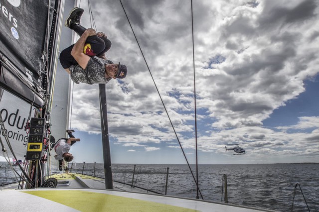 Die professionellen Freerunner Jason Paul and Pavel<br />Petkuns hüpfen auf dem Brunel Vorschiff herum. © Ainhoa Sánchez / Volvo Ocean Race Freerunning Brunel