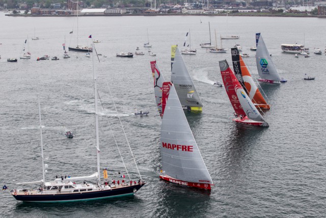 Beim Inport-Race gelingt Mapfre der perfekte Leestart mit maximalem Speed. © Ainhoa Sanchez / Volvo Ocean Race Volvo Ocean Race