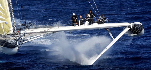 “Hydroptère” vor Los Angeles. Bald soll mit dem Trimaran der Bodeneffekt getestet werden © Hydroptère "Hydroptère