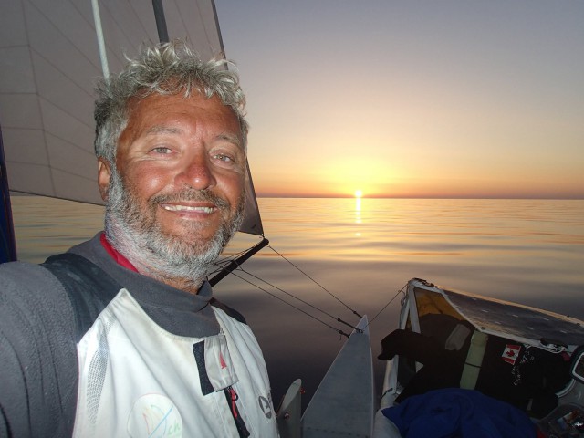 Yvan Bourgnon, Weltumseglung, Strandkatamaran