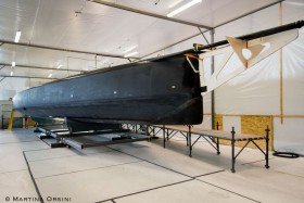 Der Kohlefaser-Rumpf wurde in der italienischen Persico Werft neben dem VO65 Vestas gebaut. © Martini Orsini Andrea Mura Vende Globe
