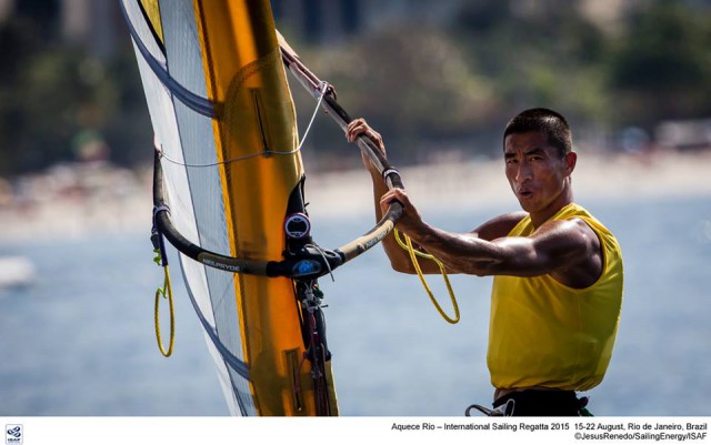 Der Chinese Aichen Wang zeigt eine nicht für möglich gehaltene Überlegenheit bei den Surfen. © Renedo/Sailing Energy Rio Olympics
