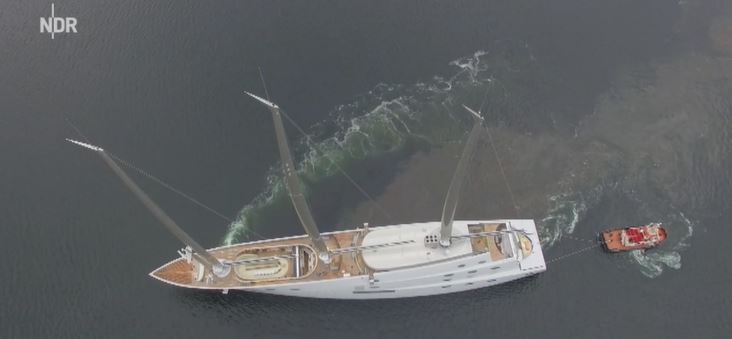 Potosi das größte Segelschiff der Welt im Hafen zu Hamburg See Faksimile_E 2971