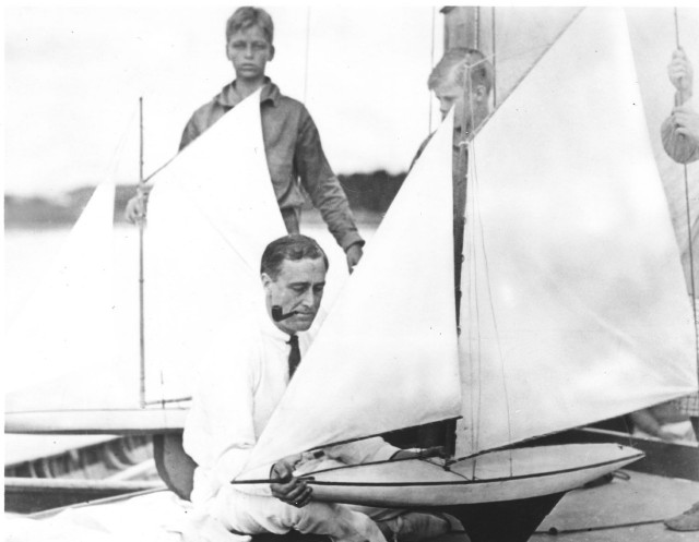 Lieblingsbeschäftigung des Präsidenten: irgendwas mit Segeln – am liebsten in Begleitung seiner Söhne © fdr-library Präsident, Roosevelt, Segeln