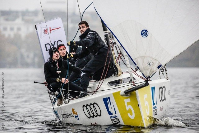 Ganz stark segelt bisher der Düsseldorfer Yacht Club und hält die kleine Chance offen, nicht in die Relegation zu müssen. © Lars Wehrmann/DSBL Segel Bundesliga Hamburg