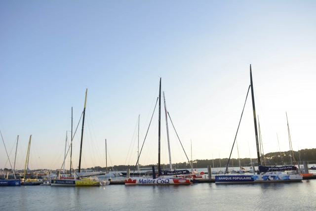 Letzte Vorbereitungen an den IMOCA – mittlerweile herrscht gähnende Leere im Hafen “La Base” / Lorient © miku IMOCA, Transat Jacques Vabre, Foils, Atlantikregatta