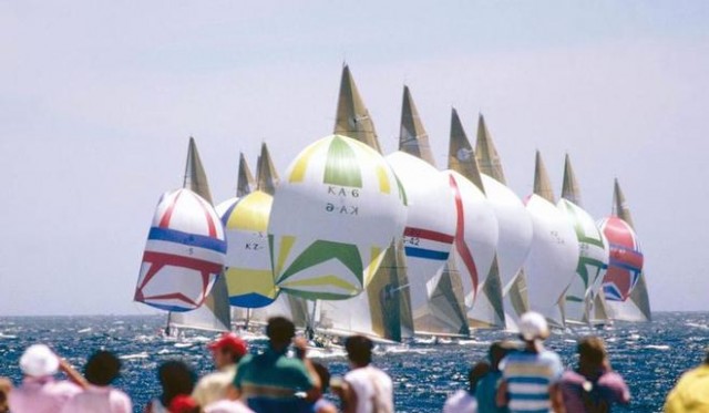 Idealvorstellung als Vorbild. 12er Flotte in Fremantle vor dem America’s Cup 1986/87. © Gilles Martin Raget Super 12