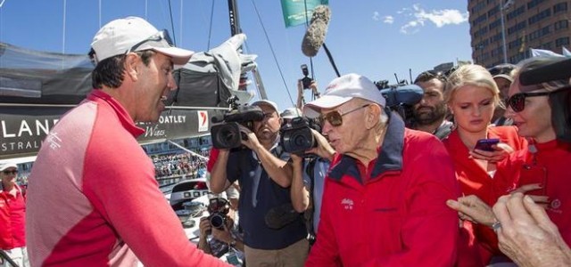 Bob Oatley mit seinem Skipper Mark Richards nach “Wild Oats” achtem Sydney Hobart Sieg 2014. © Borlenhgi/Rolex Bob Oatley