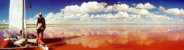 Segeln mitten im Nirgendwo: Auf dem salzhaltigen Eyresee wird bald eine Regatta stattfinden. Vielleicht! © lake eyre yacht club Lake Eyre, Salzsee, Regatta