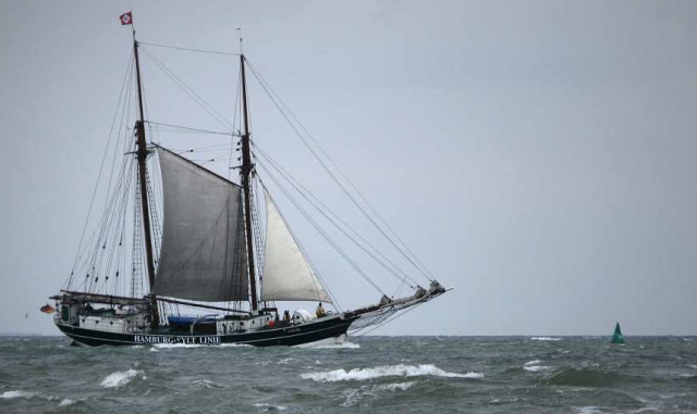 Der Gaffelschoner “Undine” unter Starkwindbeseglung © segelreederei hass Frachtsegeln, Linienverkehr, Segelreederei Hass, Pleite