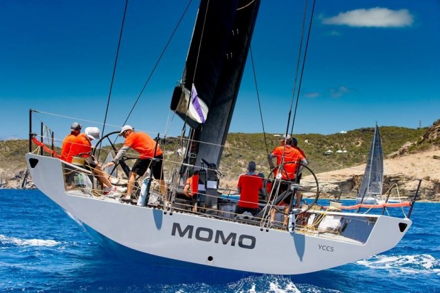 Es sieht fies aus, wie weit auf dem deutschen 72 Fußer “Momo” der Großbaum nach Luv getrimmt wird. Aber es funktioniert. © Voiles de St- Barth Voiles de St- Barth