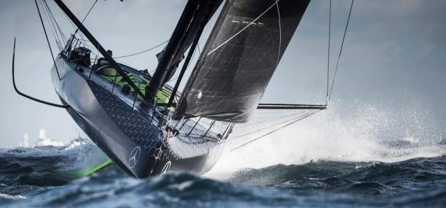 Das seitlich abgeschrägte Vorschiff von “Hugo Boss” soll die Windströmung im Vorsegel verbessern. © Hugo Boss Vendee Hugo Boss