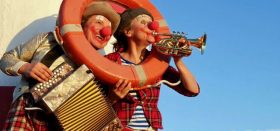 Cruising, Clowns, Afrika