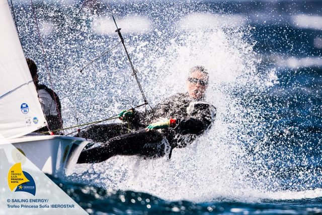 Extreme Bedingungen am Finaltag auch im 470er. © Sailing Energy