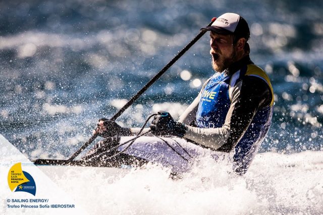Der Star-Olympiasieger 2012 als Vorschoter gewinnt an der Finn-Pinne. © Sailing Energy