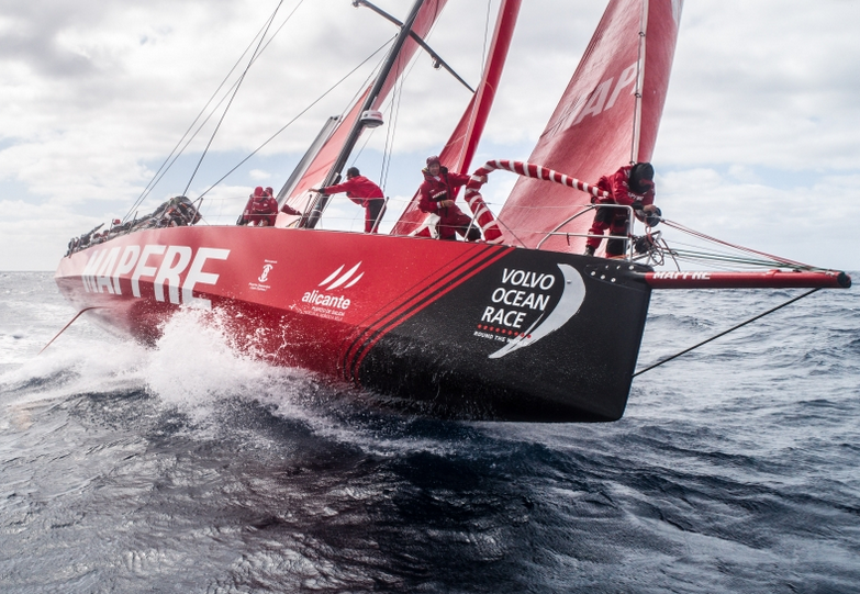 Mapfre kämpft sich nach Kapstadt. Drohnenaufnahme. © Ugo Fonolla/Volvo Ocean Race Mapfre