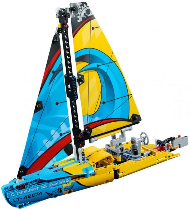 Bei der Formgebung sollte wohl ein IMOCA Pate stehen. Das Schiff erscheint aber ziemlich untertakelt. © Lego