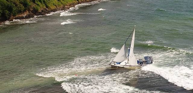 Die Bavaria 44 bei der Strandung am Strand von Tobago. © Derek Whitling Gestrandet Bavaria