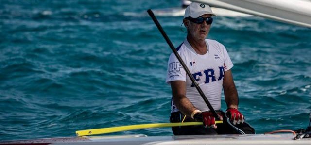 Loick Peyron an der ungewohnten Starboot-Pinne. © SSL/Borlenghi