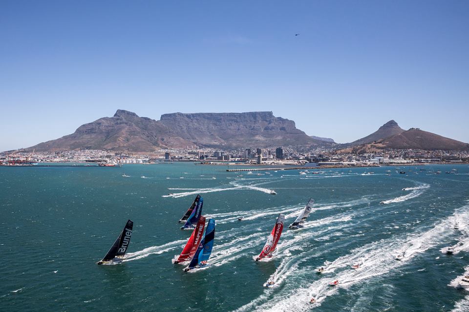 …und werden nach gutem Timing zur Linie belohnt. © Ydwer.com Photography Volvo Ocean Race
