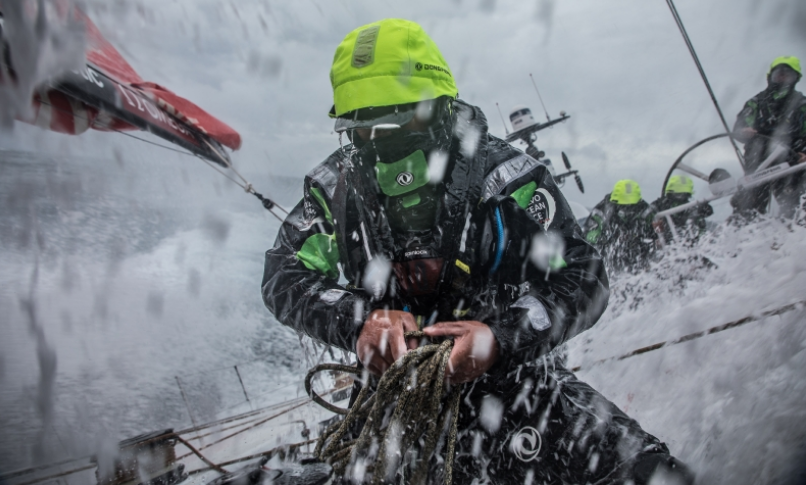 Kampf mit den Elementen auf der führenden Dongfeng. © Martin Keruzore/Volvo Ocean Race