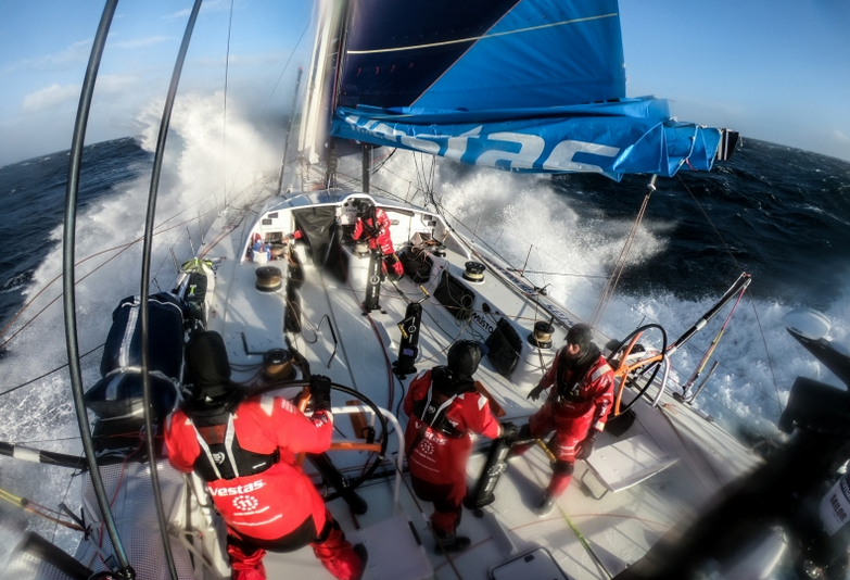 Vestas knallt in eine Wellekurz nach einer 50 Knoten Böe. © Sam Greenfield/Volvo Ocean Race