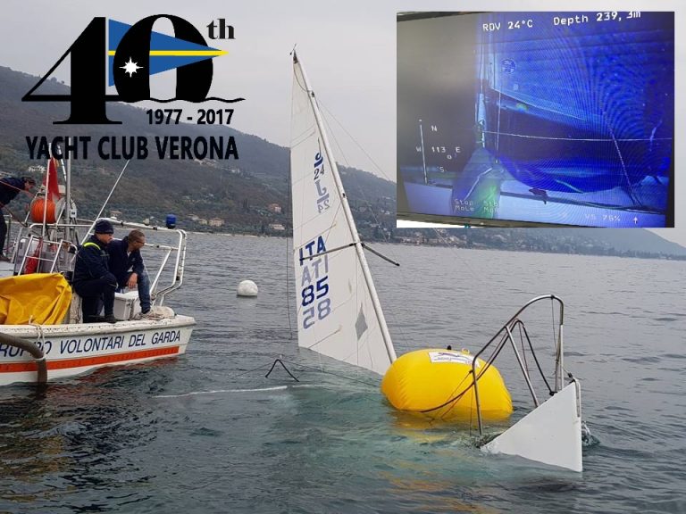 Gehoben: J/24 aus 240 Metern Tiefe vom Grunde des Gardasees geborgen