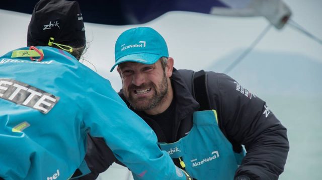 Simeon Tienpont bei der Arbeit. Er ist bekannt dafür, dass er sich immer hängt sich voll reinhängt © Richard Edwards / Volvo Ocean Race Volvo Ocean Race