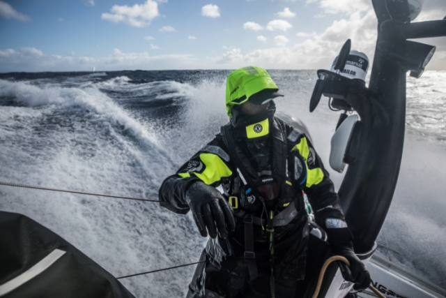Dongfeng gibt Gas. Die Teams erreichen fast die 40 Knoten Speed-Marke. © Martin Keruzore/Volvo Ocean Race