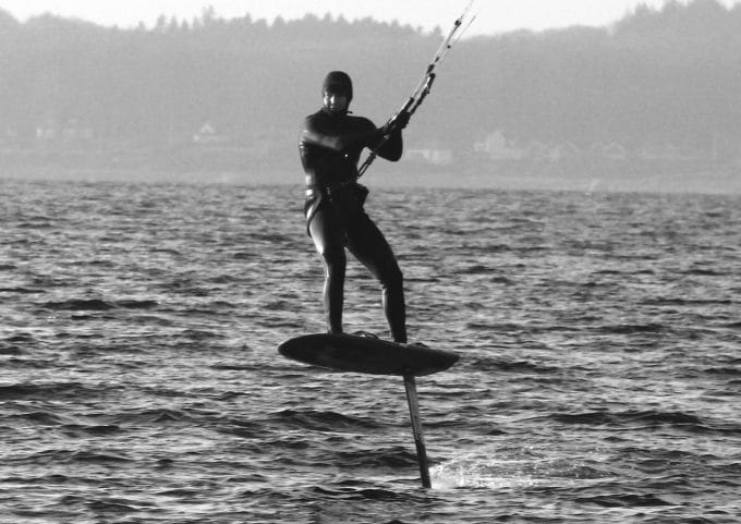 Jan Hauke Erichsen beim Kiteboard-Training im hohen, kalten Norden . © Erichsen
