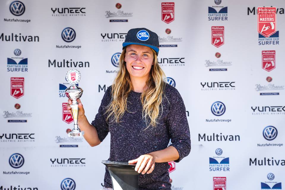 Leonie Meyer räumt schon die ersten Kite-Pokale ar. © L. Meyer