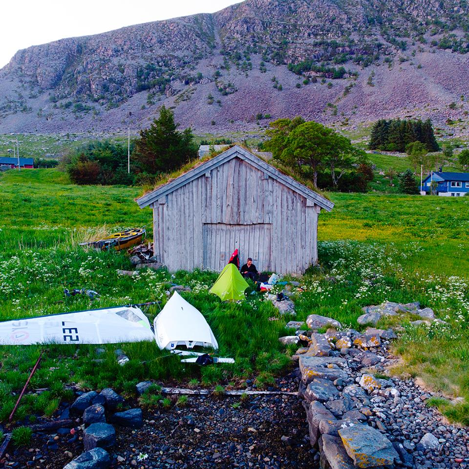 Boot vor der Hütte. © Magne Klann