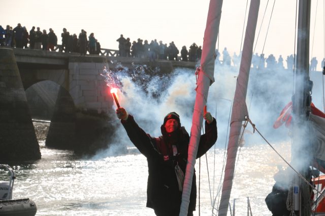 Die Reise emotional mit Fackelfeuerwerk beenden © zhou/ggr/ppl Golden Globe Race, Uku Randmaa