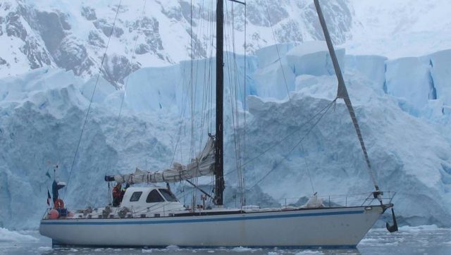 Das Unglücksschiff “Paradise”, ein 22 Meter Einzelbau speziell für antarktische Gewässer © croisiere aventure Unglück, über Bord, Dhallenne
