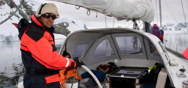 Arnaud Dhallenne an Bord der "Paradise" © croisiere aventure