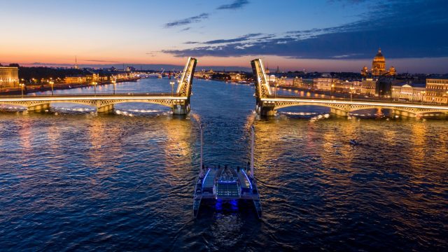 Spektakuläre Einfahrt in St. Petersburg © energy observer Energy Observer, Arktis, Brennstoffzelle
