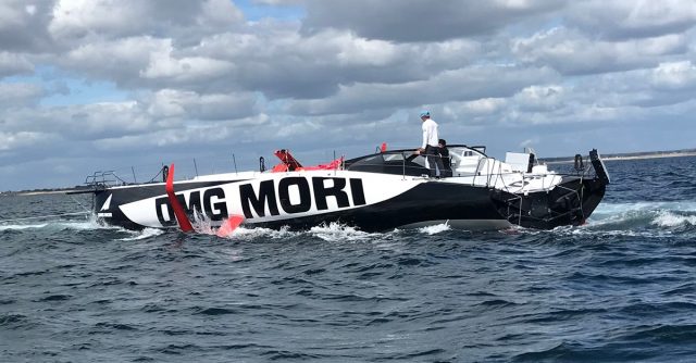 Bei der Überführung von Vannes nach Lorient, wo später dann der Mast gesetzt wurde © dmg mori DMG Mori, IMOCA, Vendée Globe