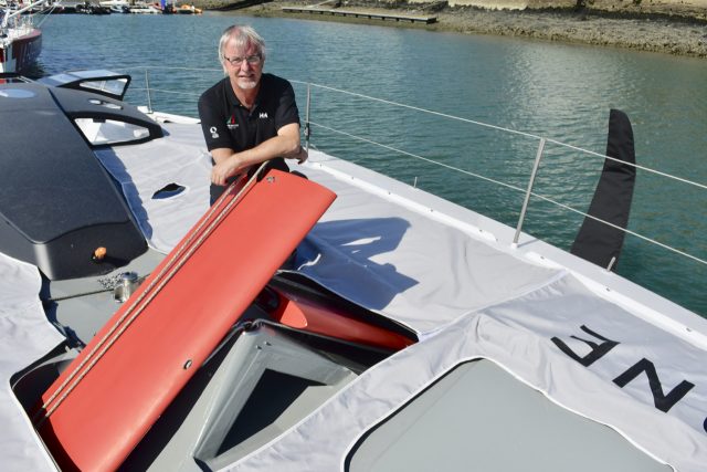 Charles Euverte, technischer Leiter des Teams, hinter “seinem” Foil-Aufholsystem © miku DMG Mori, IMOCA, Vendée Globe
