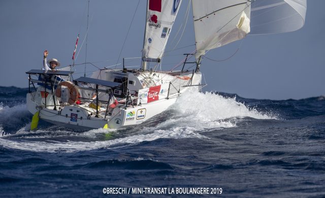 Gelassen nach dem Start: Ambrogio Beccaria hat sein Boot im Griff © mini-transat