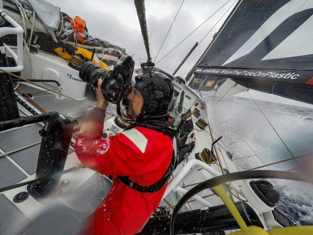 Mediamann Yann Riou während des Volvo Ocean Race © VOR